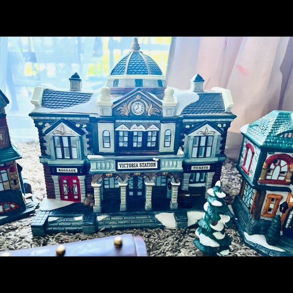 Kirkland Signature 37pc Porcelain Lighted Christmas Holiday Village IOB - Picture 2 of 12